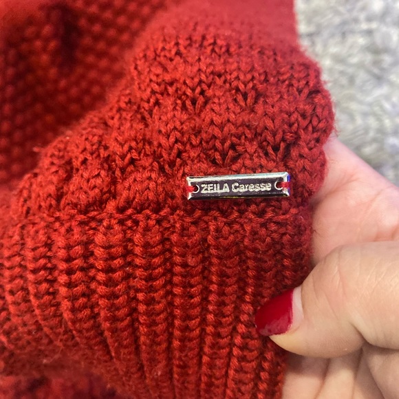 Zeila hoodie cardigan jacket size (44) M To L , Red color from open. - Picture 13 of 13